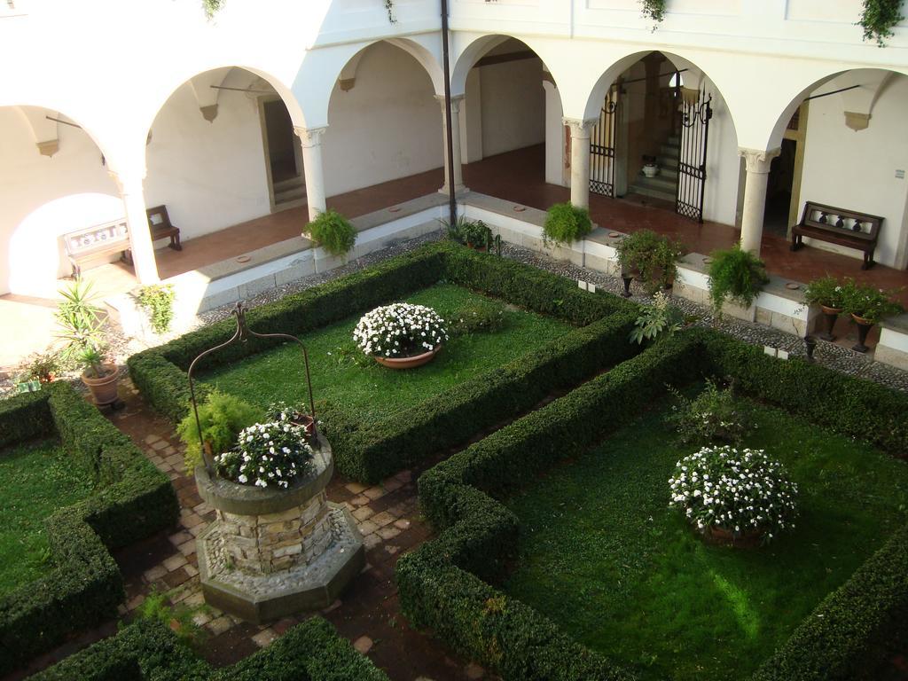Castello Degli Angeli Otel Carobbio degli Angeli Oda fotoğraf